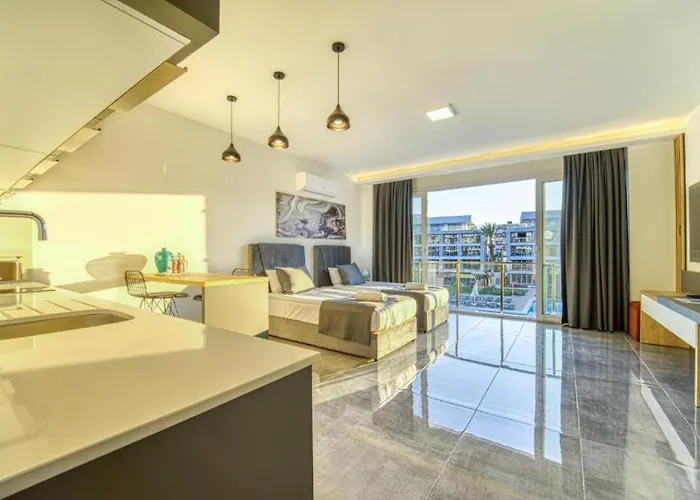 Courtyard Long Iskele