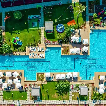 リゾート Courtyard Long Iskele *